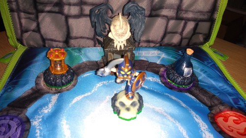 Skylanders loose figure - loose,