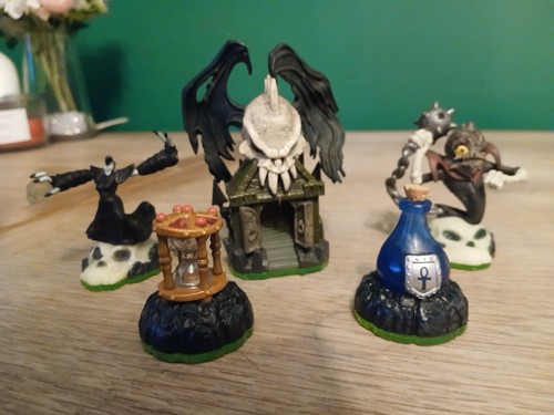 Skylanders darklight crypt - skylanders,